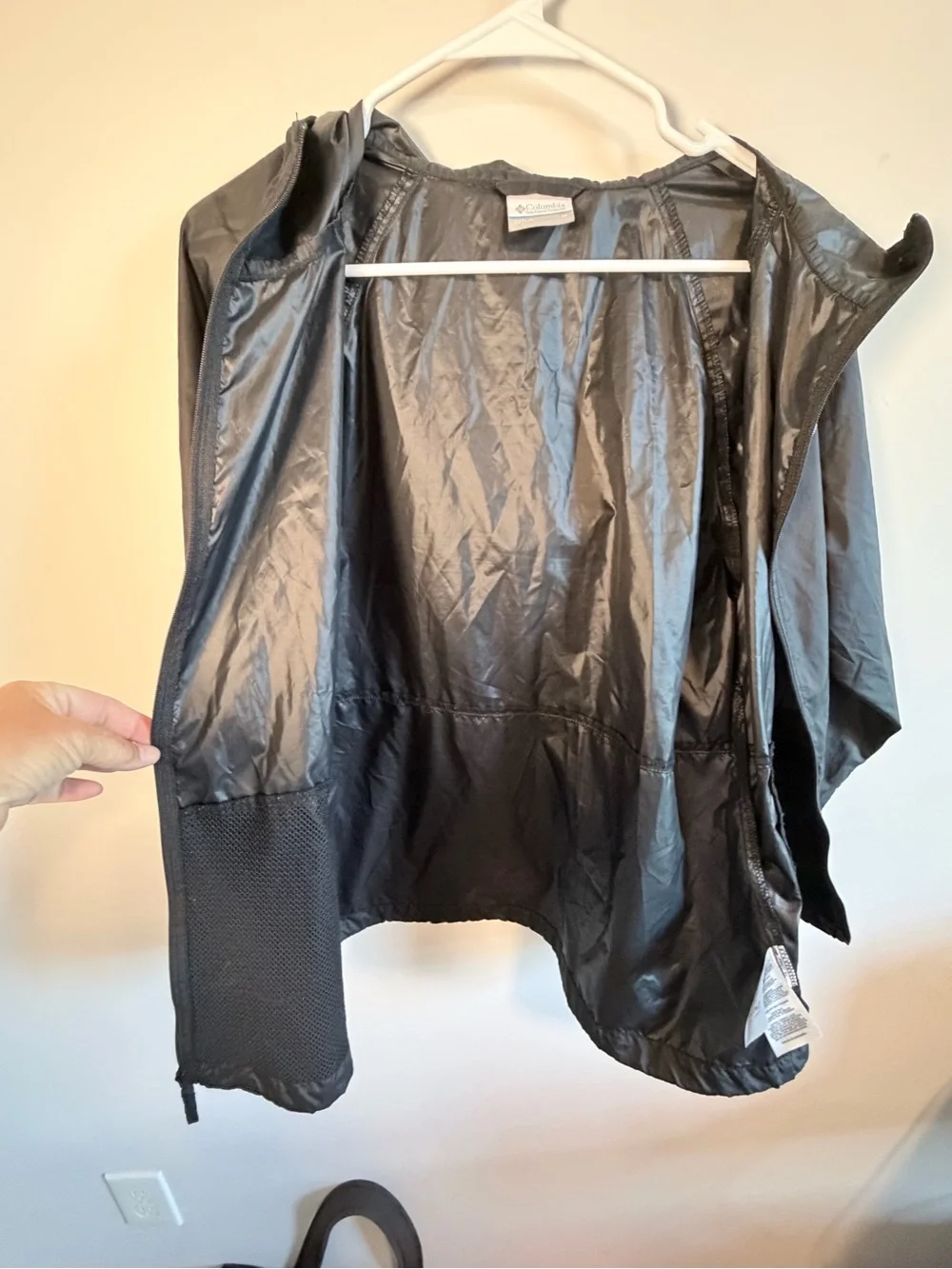 Columbia Black Hooded Wind Jacket for Men
